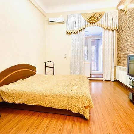 Апартаменты на пр. Дмитрия Яворницкого 109 Днепр Экстерьер фото